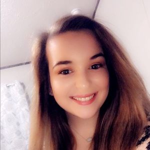 Meet your Posher, Larabeth